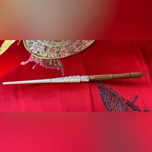 Antique collectible, carved mother of pearl dip pen. 
14kt GF nib 1880s.